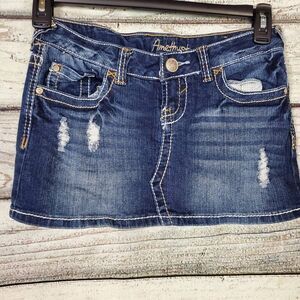 Amethyst Distressed Denim Skirt Juniors Size 3 Blue Jean Mini Embroidered Pocket